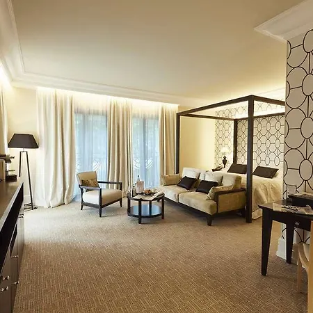 Hotel & Le Pavillon Charbonnières-les-Bains
