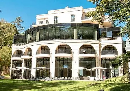 & Le Pavillon Отель