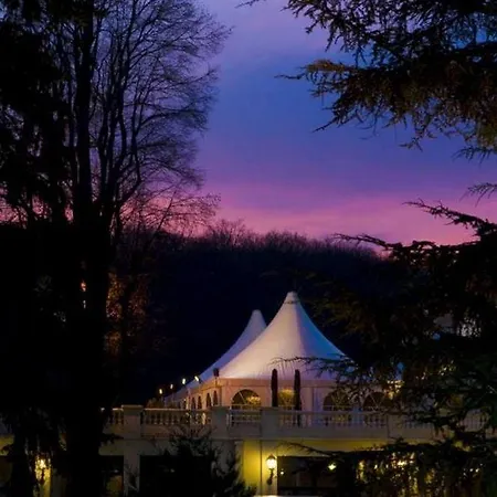 & Le Pavillon Hotel Charbonnières-les-Bains