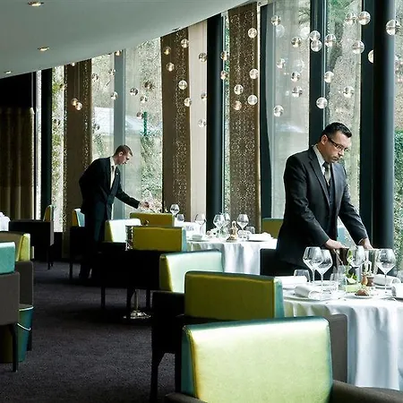& Le Pavillon