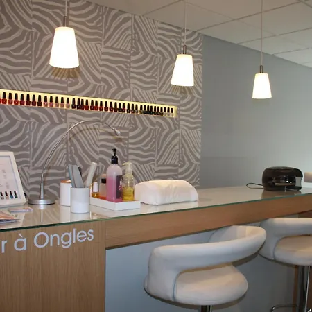 Hotel & Le Pavillon Charbonnieres-les-Bains