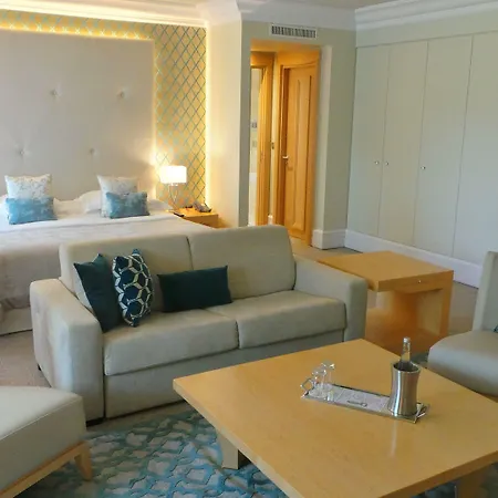 Отель & Le Pavillon 5*