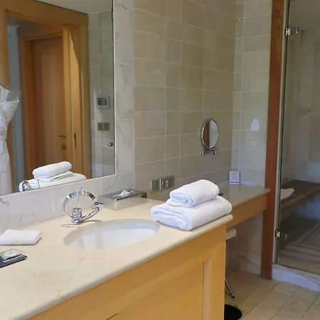 & Le Pavillon Hotel