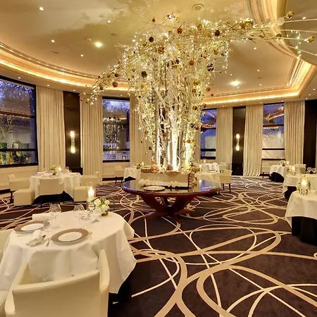 Отель & Le Pavillon 5*