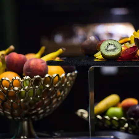 & Le Pavillon Отель 5*