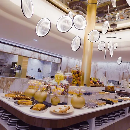 & Le Pavillon 5* Шарбоньер-ле-Бен