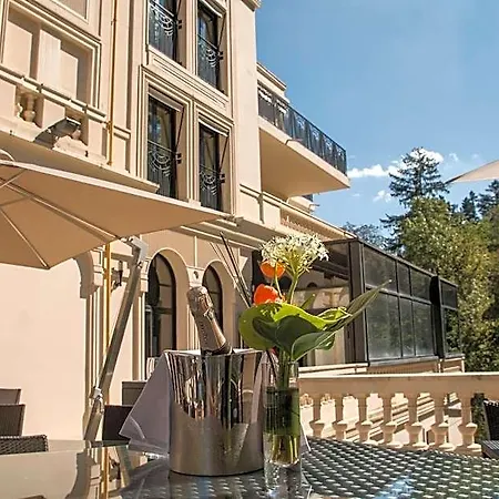 & Le Pavillon Charbonnières-les-Bains