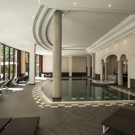 & Le Pavillon Отель 5*