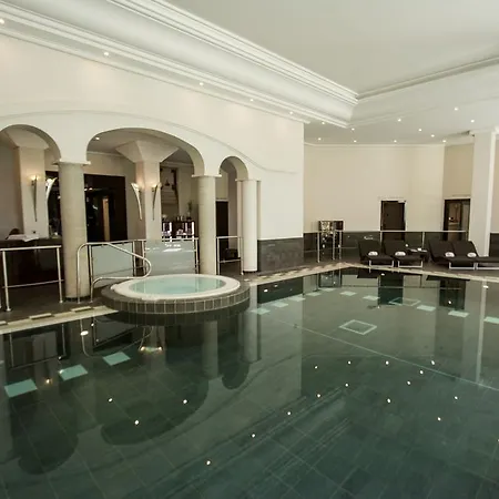 & Le Pavillon Charbonnières-les-Bains