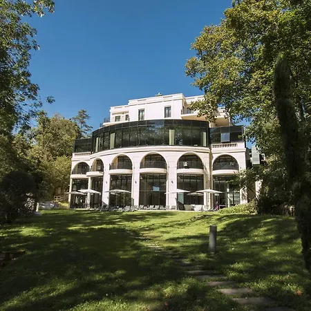 Отель & Le Pavillon 5*