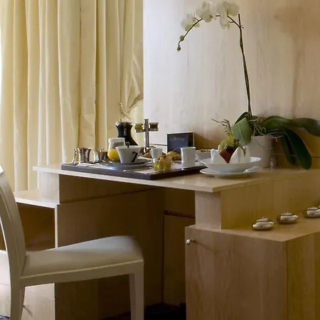 Hotel & Le Pavillon Charbonnieres-les-Bains