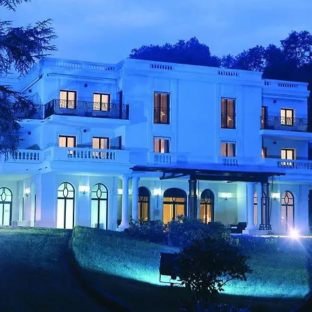 & Le Pavillon Hotel