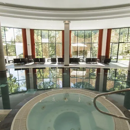& Le Pavillon Charbonnières-les-Bains