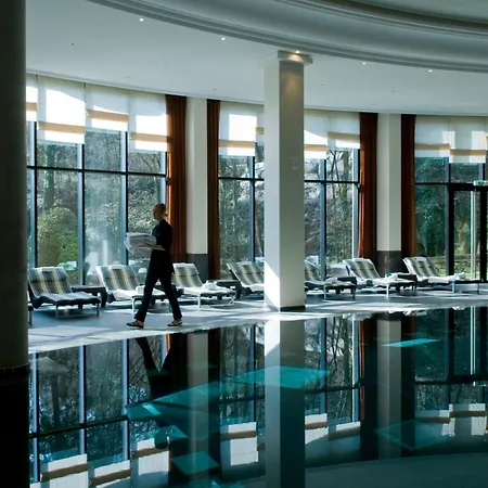 & Le Pavillon Отель Шарбоньер-ле-Бен