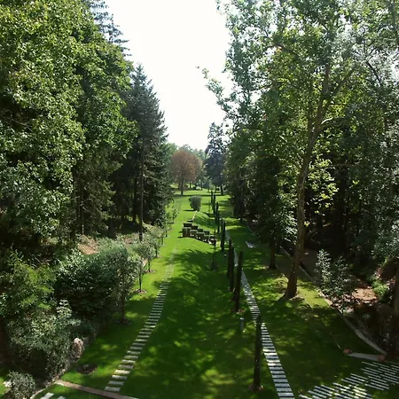 & Le Pavillon Отель Шарбоньер-ле-Бен