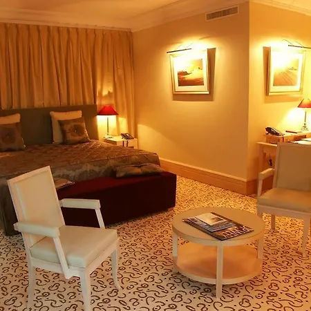 Отель & Le Pavillon 5*