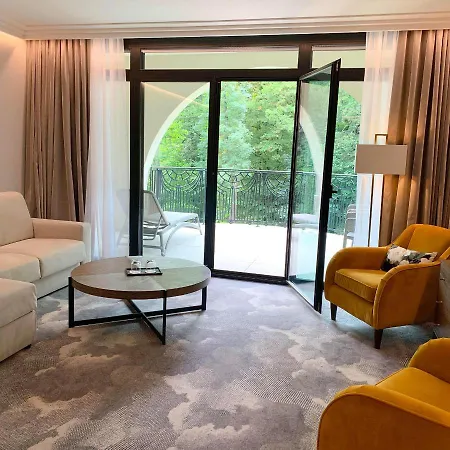 Hotel & Le Pavillon 5*